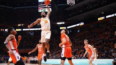 #17 Tennessee Volunteers top #20 Illinois for first ranked win of season