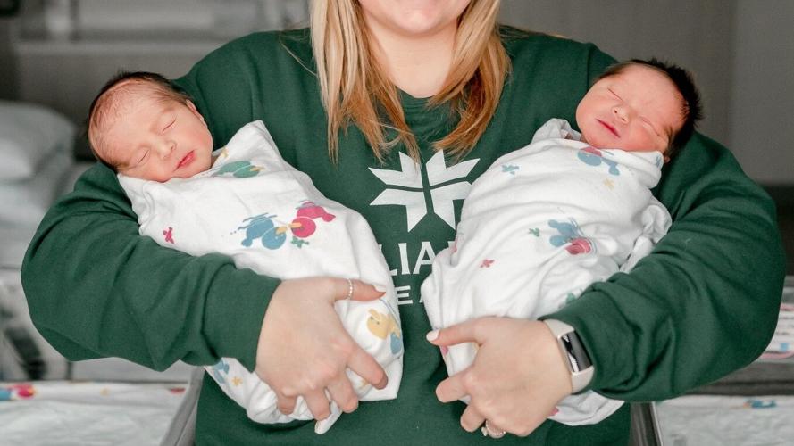 Newborn twins named in honor Dolly Parton, and Elvis Presley 1